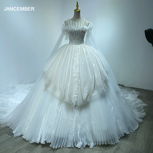 Robe de mariée classique blanche vintage en dentelle, plissée, à volants, style princesse, robe de bal Wm08 - Product Image 1