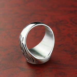 Zoryn virtus junxit mors Non separabit ผู้ชายสไตล์พังก์ชุบทอง18K แหวนสแตนเลสตัวอักษรทันสมัย - Product Image 2