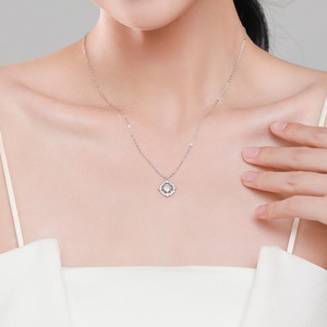 Versión personalizable en cobre, colgante geométrico de plata de ley S925 con circonita, diseño delicado, joyería de moda para mujer. - Product Image 2