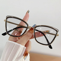 Monture de lunettes en métal de haute qualité style œil de chat, tendance pour jeunes, confortable et disponible pour le campus