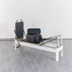Reformer <span class=keywords><strong>de</strong></span> Pilates <span class=keywords><strong>de</strong></span> Aleación <span class=keywords><strong>de</strong></span> Aluminio con Resistencia <span class=keywords><strong>de</strong></span> Resorte Ajustable, Máquina Reformer Clásica para Estudios <span class=keywords><strong>de</strong></span> <span class=keywords><strong>Yoga</strong></span> - Product Image 1