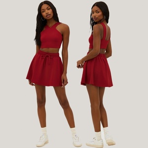 Conjunto Deportivo OEM Personalizado de Dos Piezas, Falda Corta de Gimnasio de Algodón, Top Halter con Cordón Ajustable, Secado Rápido, Color Rojo Rio, Estilo Waffle - Product Image 1