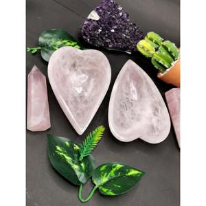 Hermosas tazas de cuarzo rosa talladas a mano en forma de corazón - 5 pulgadas y 300 g (0.66 lb) - SOLO UNA TAZA - Product Image 1