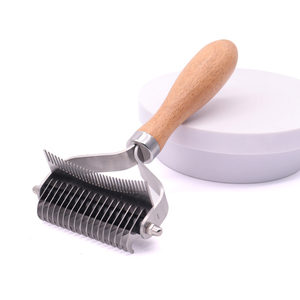 Peine de madera 2 en 1 OEM con LOGO personalizado para desenredar y eliminar el pelo de mascotas (gatos y perros), herramienta de aseo tipo rastrillo para subpelo. - Product Image 3