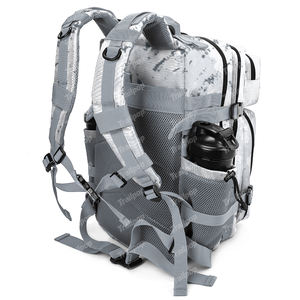 Sac à dos de voyage Trailpop Pilot avec plusieurs compartiments pour passeport et tablette, conçu pour les voyageurs fréquents - Product Image 4