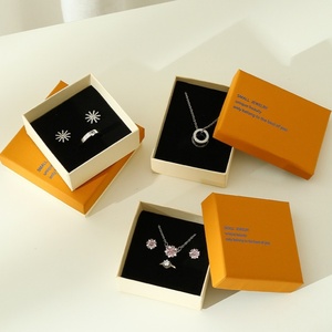 Boîte à tiroir en papier gaufré recyclable personnalisée, boîte cadeau rigide de luxe avec fermeture magnétique pour le rangement de bijoux, bagues, colliers, bracelets - Product Image 4