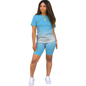 Tenues d'été 2024 Logo personnalisé Ensembles pour femmes Dégradé 2 pièces Manches courtes Décontracté Ensemble deux pièces Pantalon <span class=keywords><strong>court</strong></span> Vêtements pour femmes - Product Image 4
