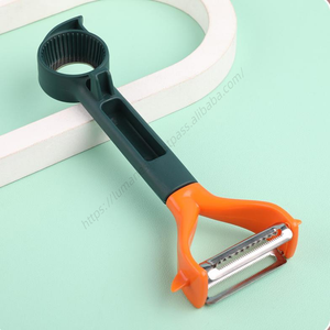 Vente en gros DD905 Éplucheur multifonction 3 en 1 à lame bidirectionnelle pour légumes, pommes de terre et fruits, ouvre-grille à bière - Product Image 2