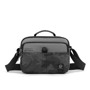 Sac bandoulière personnalisé pour hommes, sac messager imperméable pour homme, sac à bandoulière simple pour homme, idéal pour l'extérieur - Product Image 1