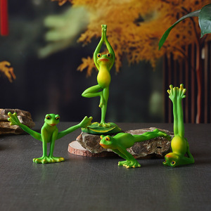 Lot de 4 grenouilles de yoga en résine, peintes à la main, écologiques, décorations amusantes pour armoires à vin et dessus de table, idéal pour les anniversaires - Product Image 3