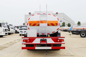 Camion-citerne à huile Dongfeng Tianjin 4x2 6000L, petit camion-citerne à diesel pour chantier de construction - Product Image 5