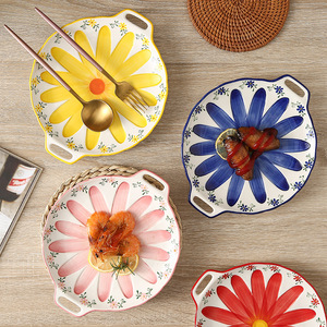 Vente directe d'usine de plats en céramique sous-glaçurée, peu profonds, en forme de fleur, à double anse ; assiettes colorées pour légumes ; adorables. - Product Image 4