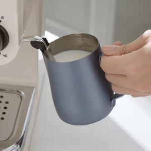 Diseño moderno 350ml 600ml Jarra de leche <span class=keywords><strong>Barista</strong></span>'s Choice Colorido 1,0 Espesor Jarra de leche para juegos de café y té - Product Image 4