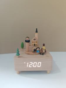 Fabricante personalizado King's Castle giratorio Royal Carriage caja <span class=keywords><strong>de</strong></span> música reloj despertador caja <span class=keywords><strong>de</strong></span> ocho tonos juguete <span class=keywords><strong>de</strong></span> madera para niños - Product Image 3