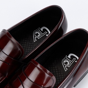 Nuevos Zapatos Formales de Cuero para Hombre, Estilo Otoñal, Color Vino Tinto, de Piel Vacuna, Transpirables, Impermeables, con Aumento de Altura - Product Image 5