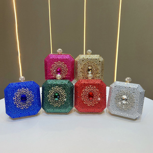Pochette con Cristalli e Strass, Borsa da Sera di Lusso con Gemme e Catena Staccabile, Borsetta Quadrata da Donna per Feste e Matrimoni - Product Image 6