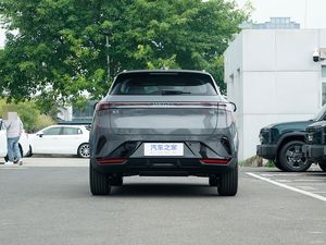 Venta caliente Lynk & Co 06 Hybrid SUV Compacto Práctico EV Sport Car Hybrid Vehicle de Geely <span class=keywords><strong>Lynkco</strong></span> con dirección izquierda - Product Image 2