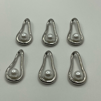 Vente en gros de cadres en alliage de zinc en forme de goutte d'eau avec imitation de perles, accessoires anti-corrosion pour chaussures, sous-vêtements, artisanat du cuir