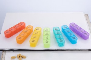 Organizador de Pastillas Mensual de Gran Volumen y Colorido con 28 Compartimentos, Sellado con Anillo de Silicona, Caja para Pastillas - Product Image 4