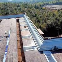 Le fabricant fournit des moules décoratifs en béton, des moules en plastique ABS pour corniches, des moules de formage pour la décoration extérieure des avant-toits en ciment.
