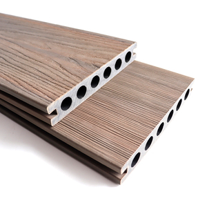 Larga vida útil, bajo mantenimiento, precio de fábrica, WPC 3D en relieve, cubierta de coextrusión antideslizante <span class=keywords><strong>para</strong></span> piscina, jardín, Exterior - Product Image 1