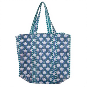 Bolsa de compras grande de tela A2ZCraftBazar con estampado floral y asa para el hombro, ideal para compras. - Product Image 1
