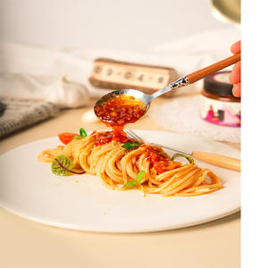 Salsa di peperoni all'aglio strati di aglio arrostiti con aglio e peppe - Product Image 5