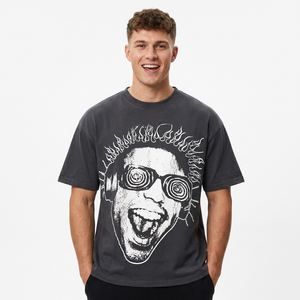 T-shirt à manches courtes gris foncé pour homme avec imprimé de personnage, col rond, coupe classique, jersey de coton, style décontracté - Product Image 1