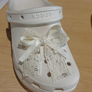 Chaussures à nœud en dentelle de style nouveau avec boucle haut de gamme et détails en dentelle, dotées de fentes, de Dongamun, Corée du Sud. - Product Image 4