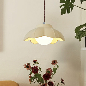 Suspension LED de style crème minimaliste français, hauteur réglable, design nordique créatif, salle à manger, chambre à coucher, salle d'exposition, milieu - Product Image 3