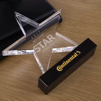 Vente chaude trophée en cristal transparent colonne d'étoile à cinq branches créative pour Souvenir de remise des diplômes conception nouvelle et unique