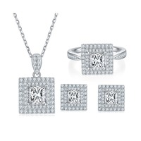 Ensemble de bijoux NOVA en argent sterling 925 plaqué rhodium, bague, boucles d'oreilles et collier avec moissanite taille princesse 1 carat
