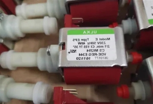 Pompe à eau pour machine de nettoyage ULKA Modèle E Type EP5 230V 50Hz 48W 5 120V 60Hz NME1 16W - Product Image 2
