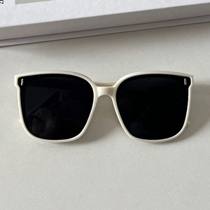 Lunettes de soleil PC surdimensionnées de luxe en gros, unisexe, classiques, carrées, sportives, protection UV400, design tendance, pour l'extérieur - Product Image 2