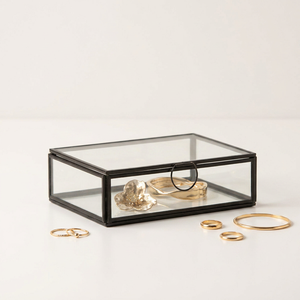 Boîte de rangement pour bijoux en verre de taille personnalisée avec cadre en métal noir - Product Image 1