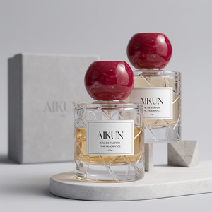 ชุดน้ำหอม Aikun Holiday Gift Buyer ขนาด 50 มล. กลิ่นหอมติดทนนาน บรรจุในขวดแก้วทรงเหลี่ยม ฝาเรซิ่นสีแดง กล่องแข็งสีเทา - Product Image 1