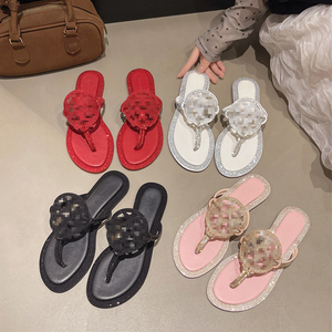 Nuevos diseños de llegada, chanclas de moda de playa de verano para mujer, sandalias de playa planas para mujer, zapatos de gelatina informales con correa en T de PVC