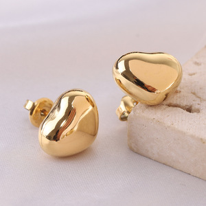Pendientes de acero de titanio chapados en oro de 18 quilates con forma de corazón para mujer, joyería de regalo - Product Image 1