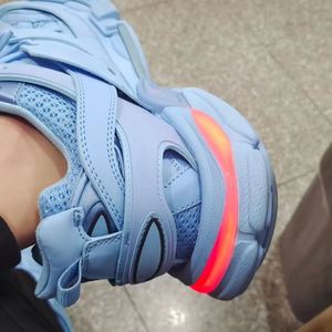 Chaussures LED 3.0 tendance rétro de marque, vente en gros d'usine, pour la course et l'augmentation de la taille, chaussures de sport pour hommes et femmes - Product Image 4