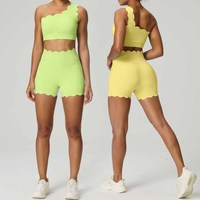 Ensemble de yoga 2 pièces personnalisé avec logo : Soutien-gorge de sport asymétrique, short de course, survêtement, haut de fitness push-up, ensemble short de yoga pour femme
