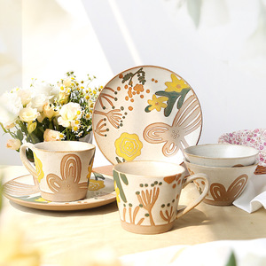 Ensemble de <span class=keywords><strong>vaisselle</strong></span> moderne de femme au foyer peint à la main pastorale papillon fleur tulipe sur bol en grès service de nourriture de mariage - Product Image 1