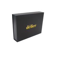 Boîte cadeau rigide à couvercle magnétique en papier spécial sur mesure avec poche et insert en mousse pour l'emballage de maquillage ou de soins de la peau