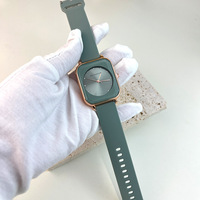 Montres Timex pour femmes en gros, mode féminine à bon prix, montres carrées rétro en caoutchouc souple pour femmes