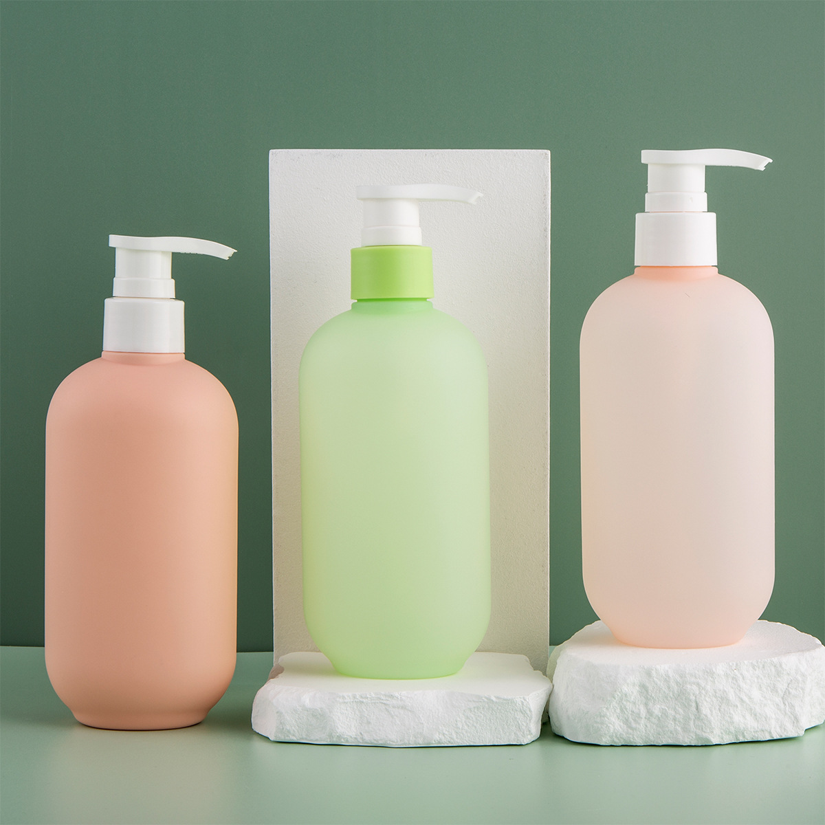 Wholesale lotion dish soap hand wash hanging shower gel bottles shampoo pet empty cosmetic pump black 500ml plastic bottle