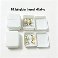 Mini boîte de rangement carrée en plastique pour boucles d'oreilles, avec couvercle transparent blanc, étui à bijoux pour clous d'oreilles, accessoires de piercing au cartilage, emballage