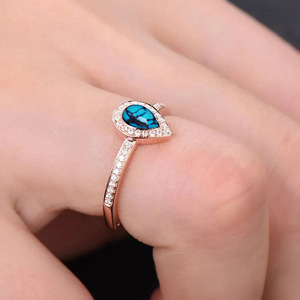 Anello Minimalista a Goccia Irregolare per Donne, Elegante Accessorio di Gioielleria per Outfit Quotidiani - Product Image 3