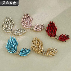 Broche Aile en Strass pour Femme, Accessoire de Soirée en Alliage de Cristal, Couleurs Champagne, Bleu Ciel, Blanc, Rouge, Rose - Product Image 1