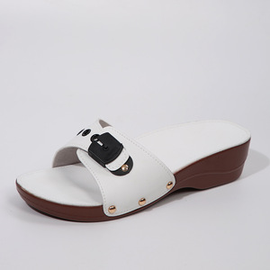 2025 Summer New Large-sized Fish-mouth Leather Thick-soled One-line Flip-flops for Women - Product Image 6