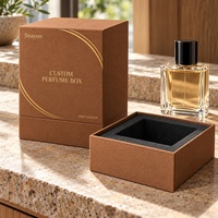Boîte à parfum rigide verticale en papier spécial gaufré textile brun gingembre avec logo personnalisé, insert en mousse surélevé, 10x10x14cm