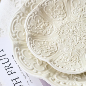 Gran oferta, plato de porcelana minimalista blanco en relieve francés, plato de cerámica con patrón de planta para Taza y plato para regalos de negocios - Product Image 5